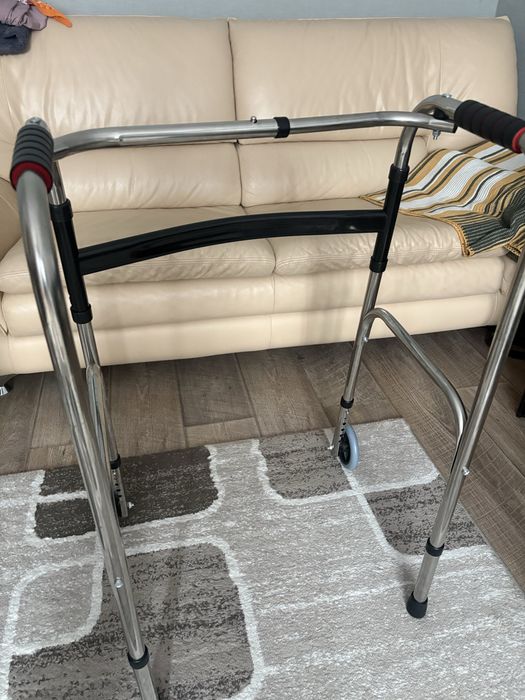 Опорные ходунки.