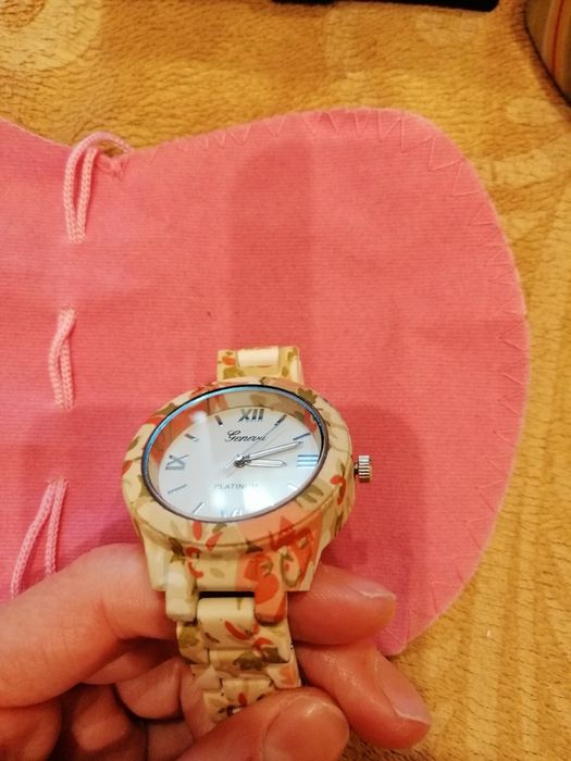 Дамски  часовник