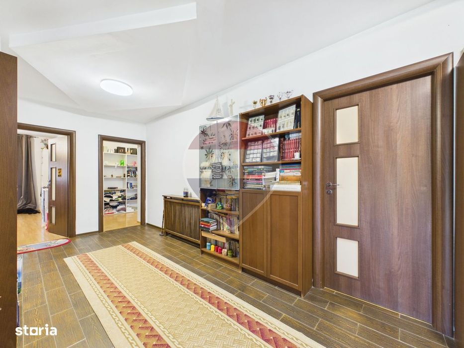 Vilă 10 camere + spațiu comercial | teren 1.300 mp | Otopeni 23 August