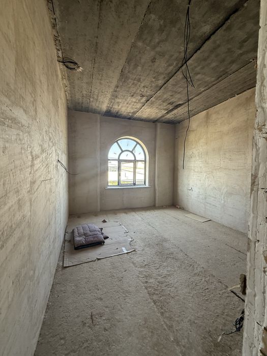 Юнусабад р-н,Бободехкон м-ля,Евро коробка 2.1 сотки ,6 комнат ,4 с/у