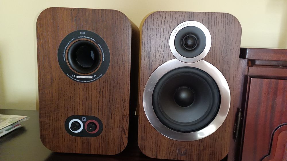 Vând boxe Q acoustics 3030i