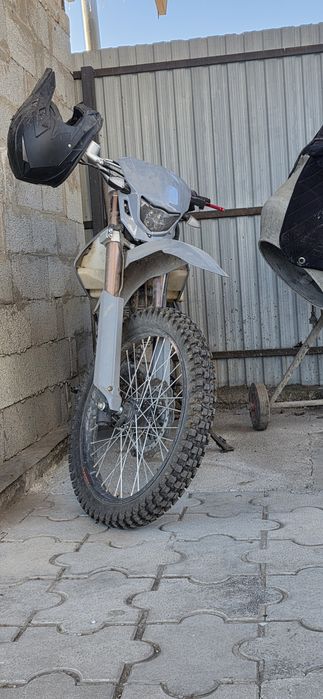 Продам эндуро 250 кубов