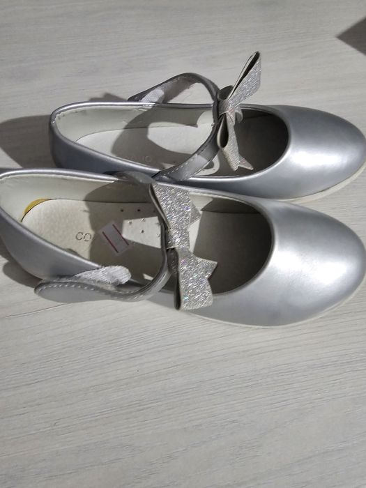 Туфли для девочек,кроссовки