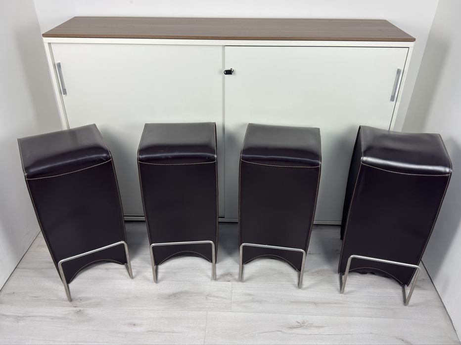 Немски бар стол, тапициран с естествена кожа Texon 705.