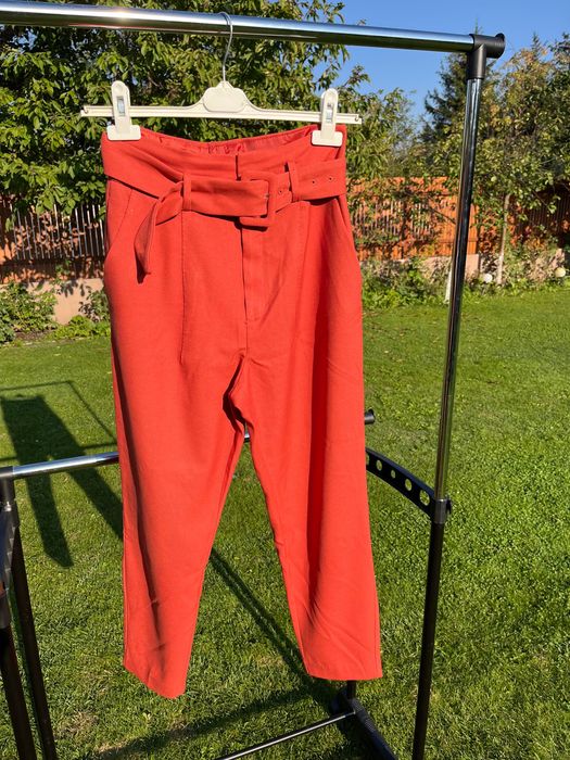 Pantaloni conici Mango