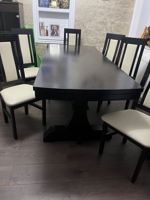 Masă eleganta din lemn masiv