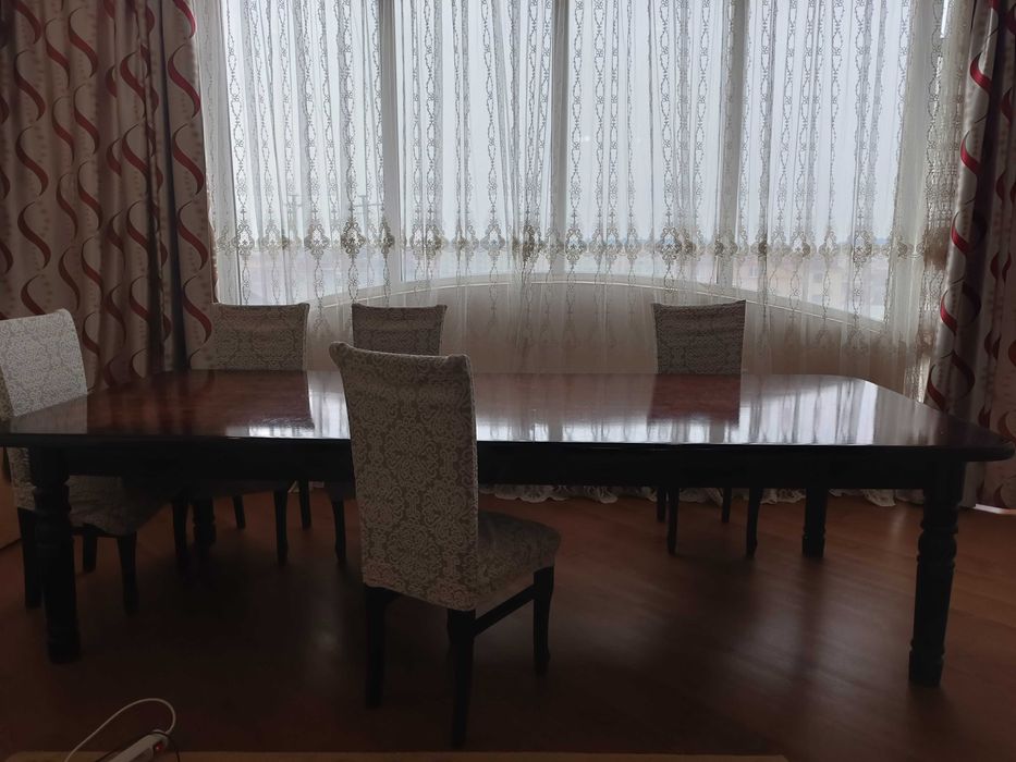 Стол большой для гостей