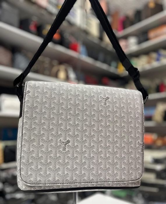 Goyard чанта разцветки