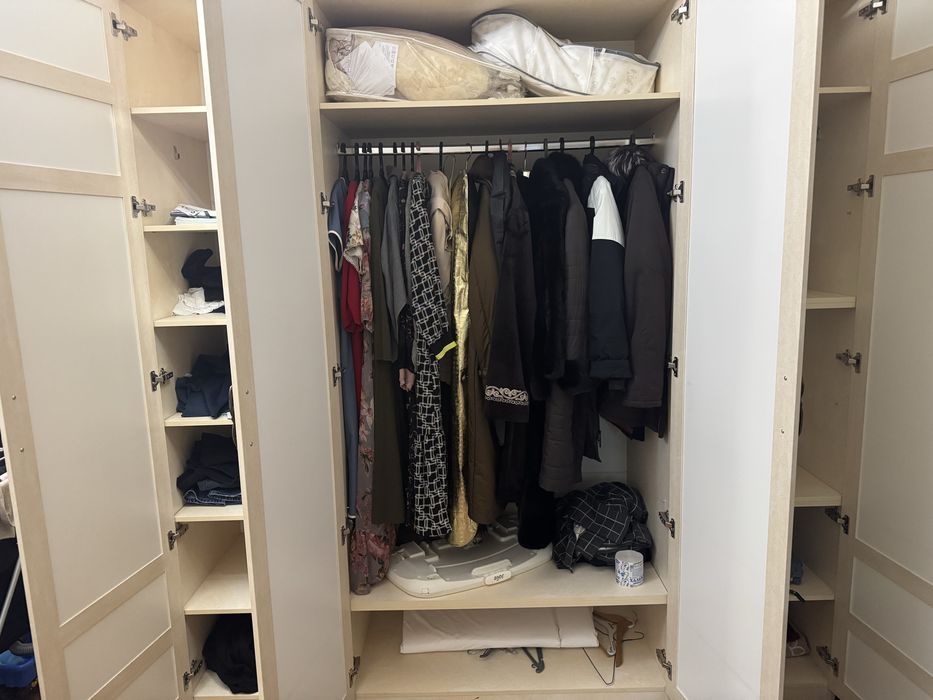 Продам шкаф с зеркалом