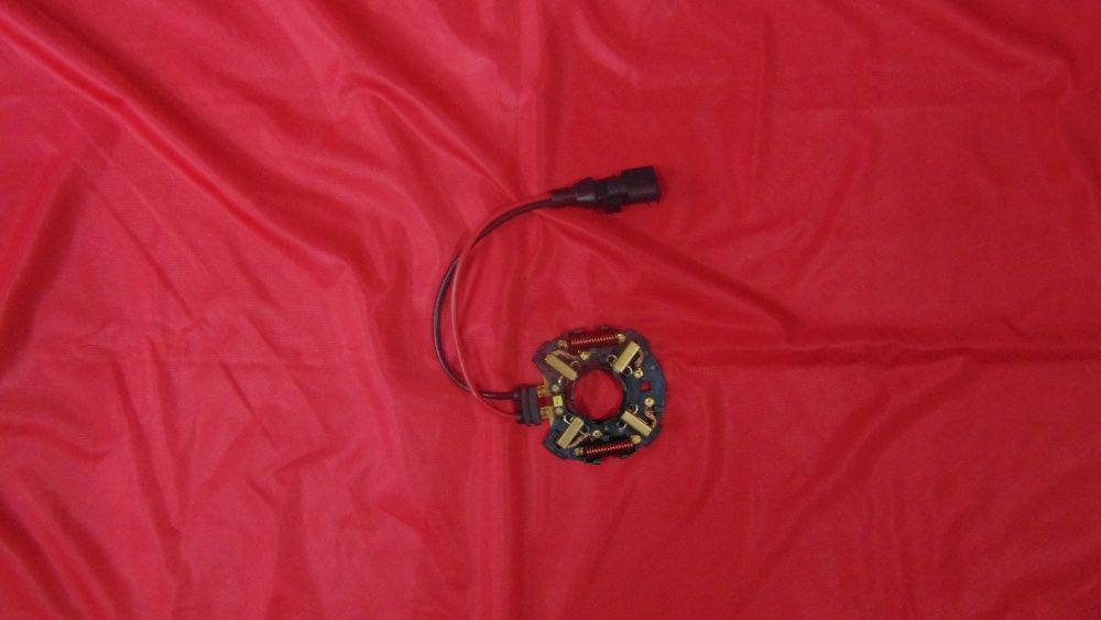 Suport/platou carbuni pompa servodirectie Clio, KANGOO