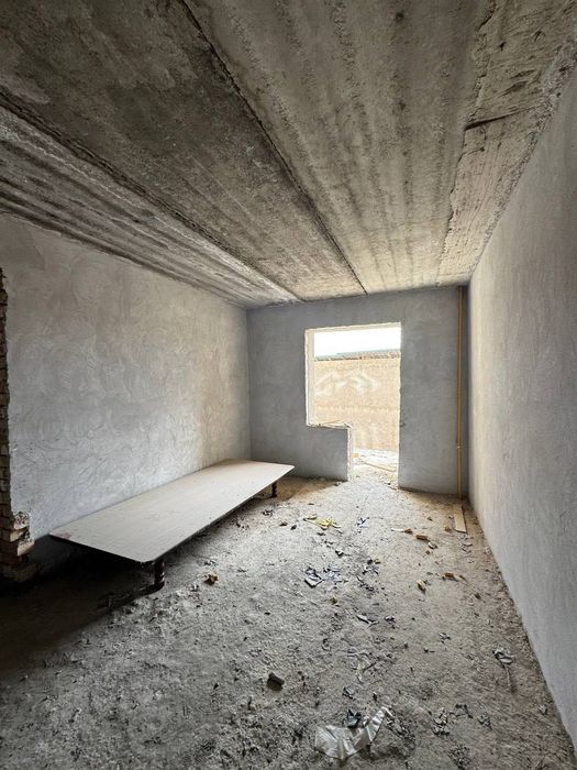 Яшнабад улица Иззат Новостройке продается квартира коробка 2/7/8  52м2