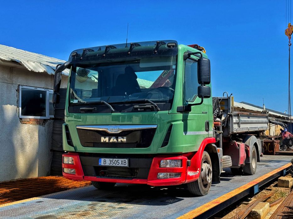 Транспортни услуги - Камион самосвал - тристранен с кран – гр. Варна