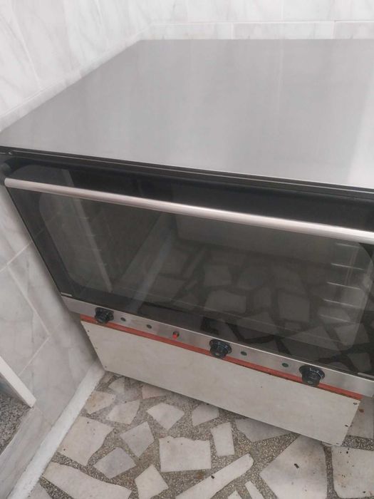 Продавам конвектомат за тави 60/40