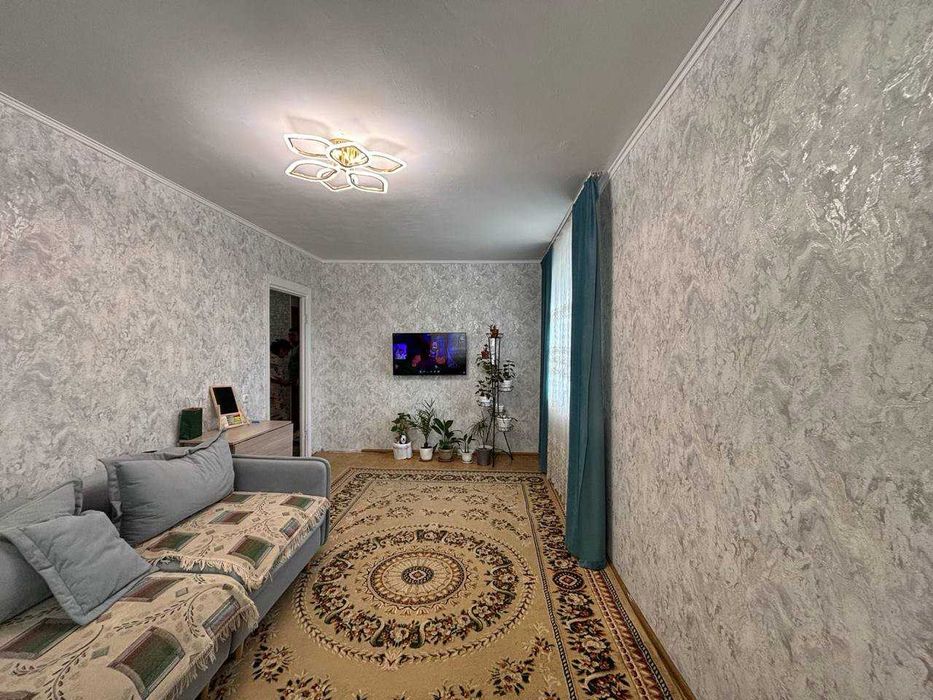 Продается 3-комнатная квартира в 9 микрорайоне.