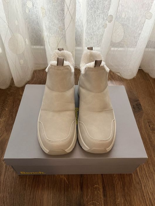 Ghete de iarna Bench