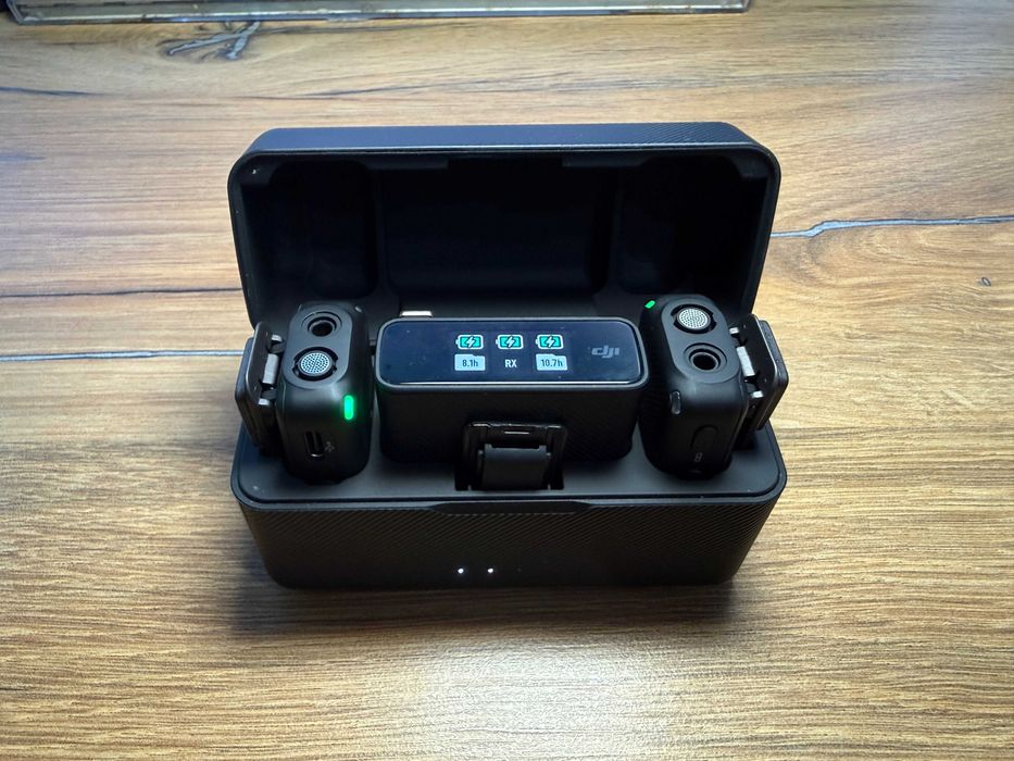 Петличный микрофон DJI Mic (2 TX + 1 RX + Charging Case)