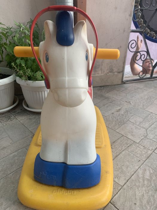 Пластмасово люлеещо конче