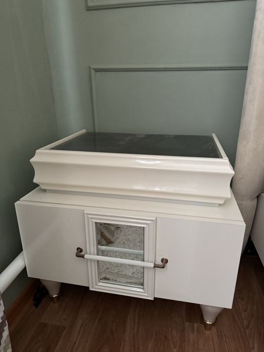 Мебель спальная и 2 тумбочка