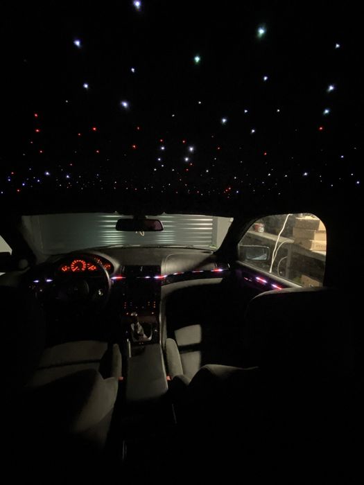 Montez lumini ambientale