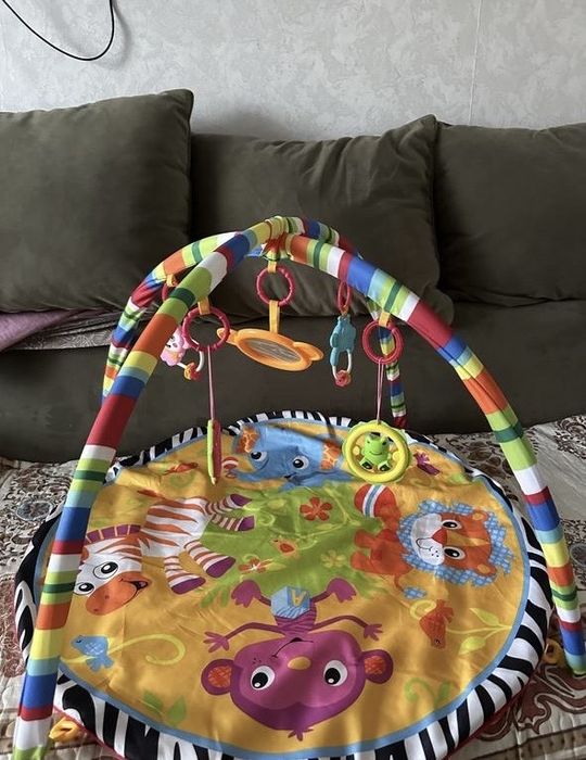 Коврик с дугами для малышей