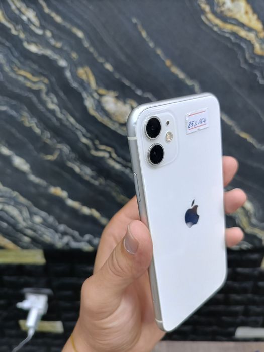 iPhone 11  64/85%