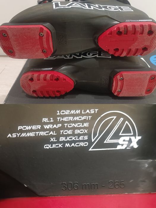 Комплект лыжи и ботинки.