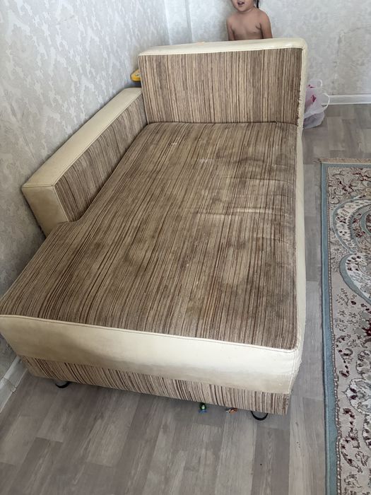 Маленький диван