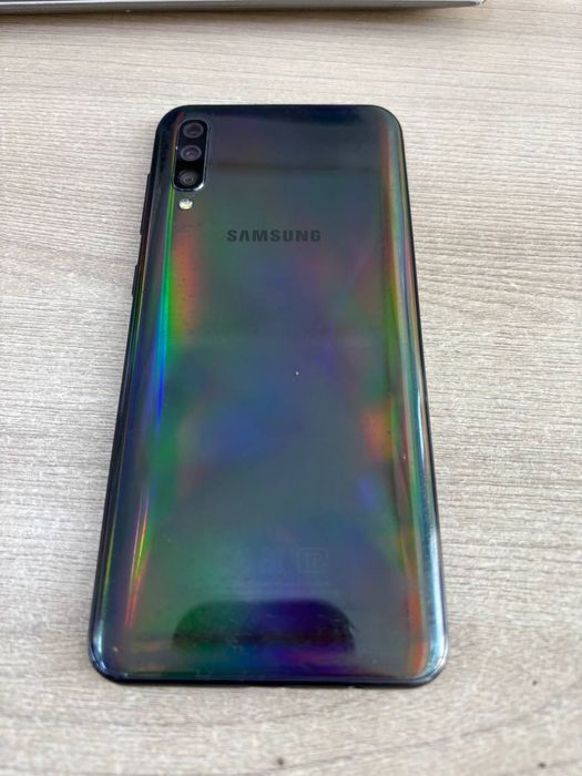 Телефон Samsung A50