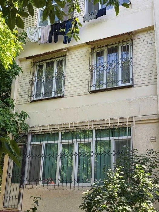 Продаётся Ц4 1в2/2/4 с мебелью техникой ремонт средний локации топ !!!