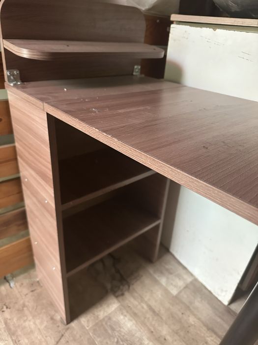 Продам срочно маникюрный стол
