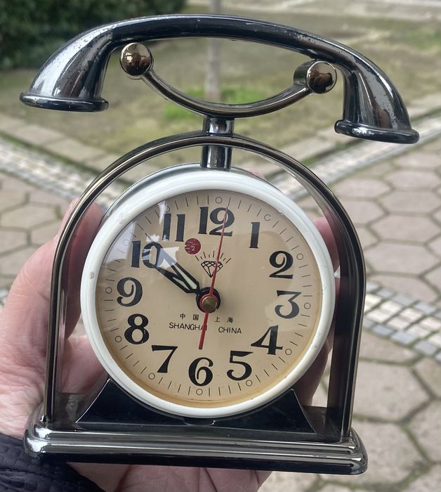 Стар механичен китайски будилник