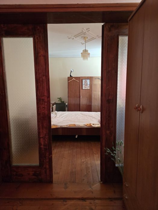 отдавам под наем етаж от къща