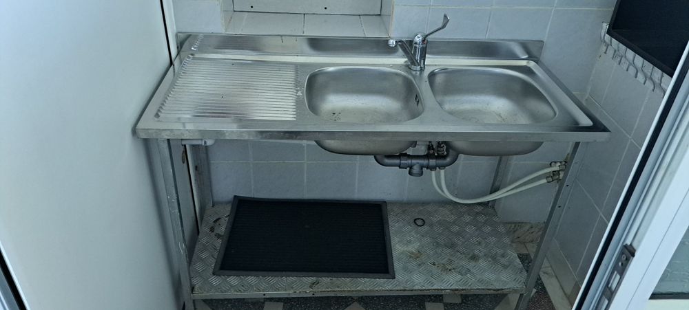 Chiuvetă dublă inox, cu baterie si masa suport