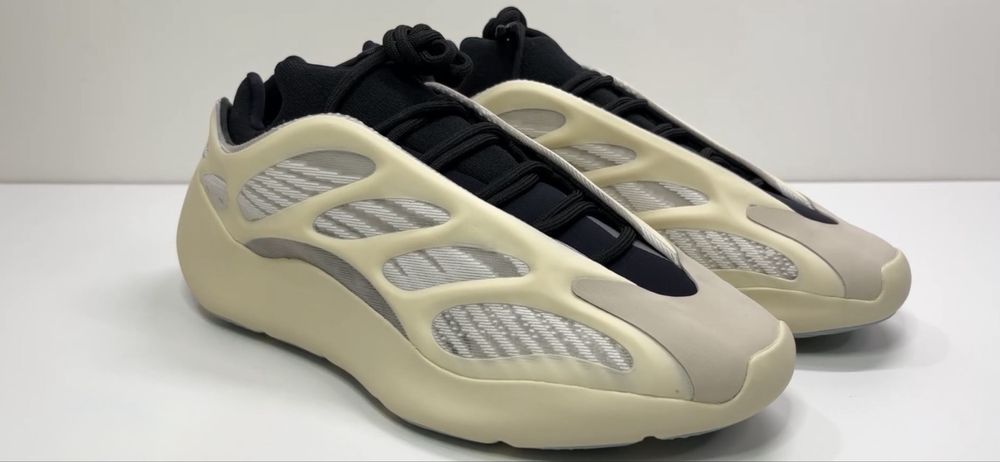 Adidas Yeezy 700v3 azael Чисто нови