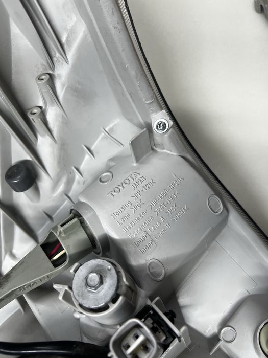 Фары Toyota Land Cruiser Prado 120