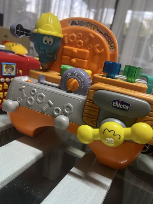 Игрушки детские, развивающие, машинки.