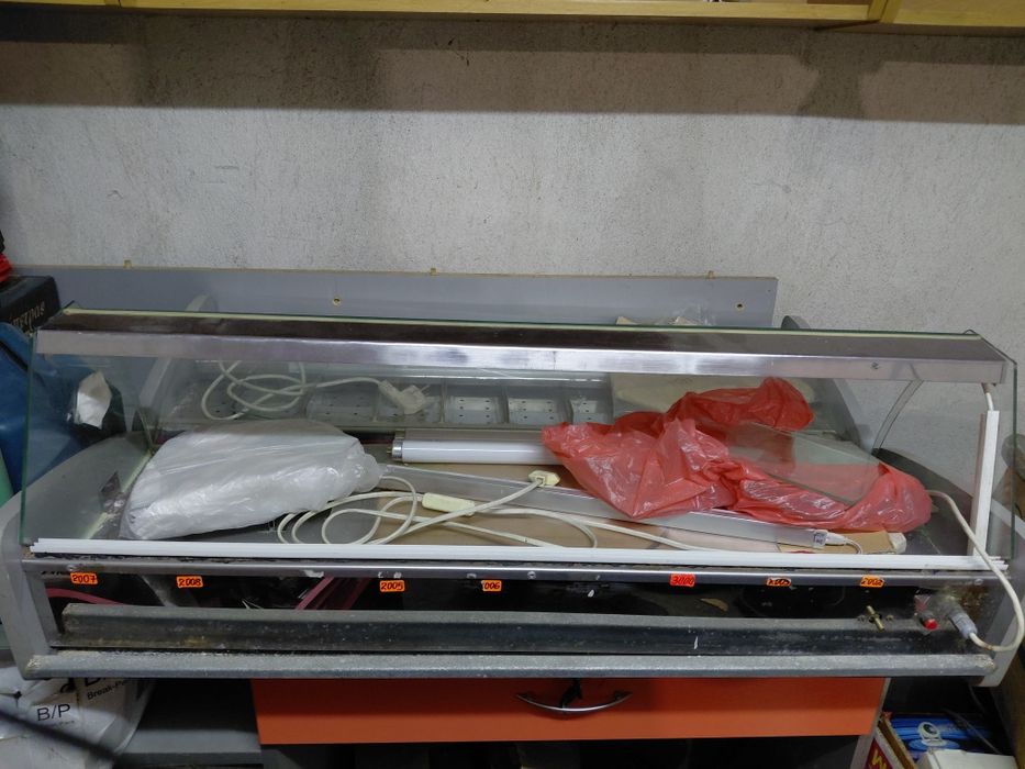 Витрина за ядки ,предложете цена