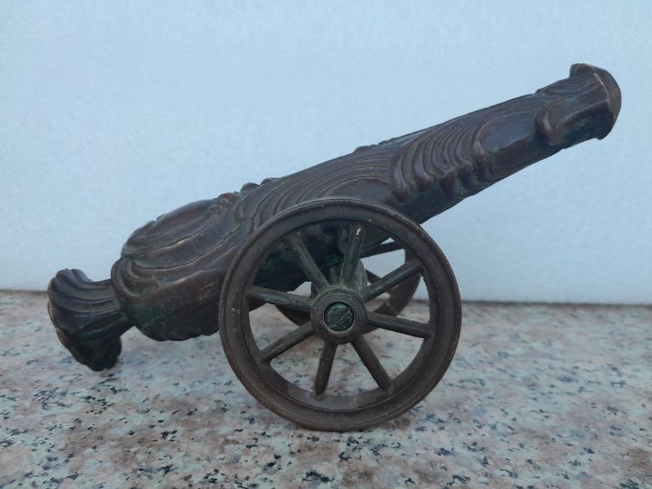 Tun foarte vechi din bronz masiv,  transport gratuit