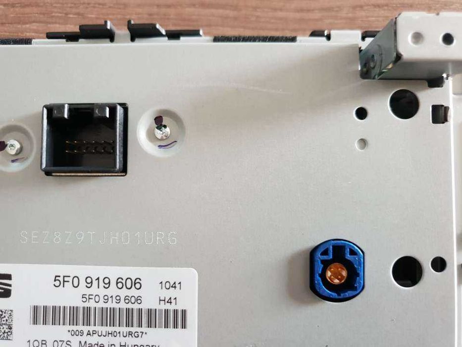 Монитор с номер  5F0919606 SEAT