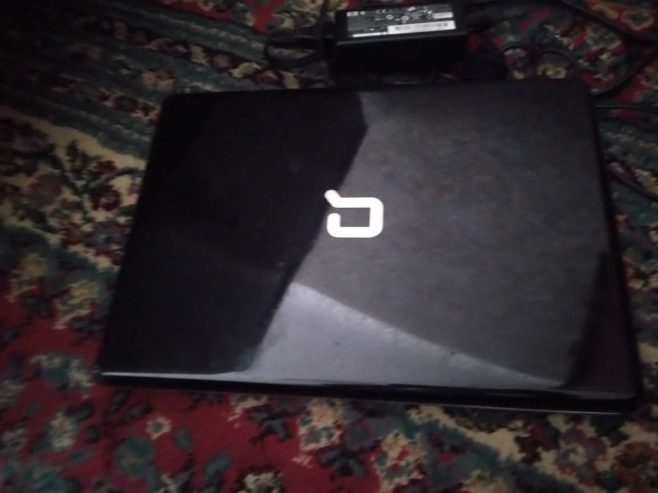 Noutbook Compaq holati eski