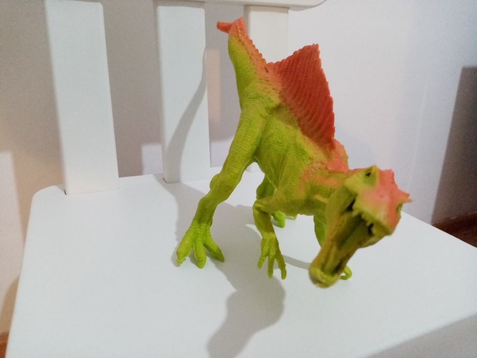 Динозавр прочный