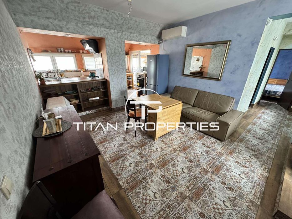 Тристаен апартамент в ж.к Възраждане