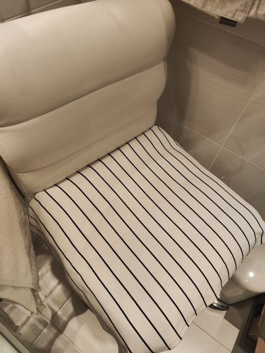 БАР СТОЛ( бяла кожа )