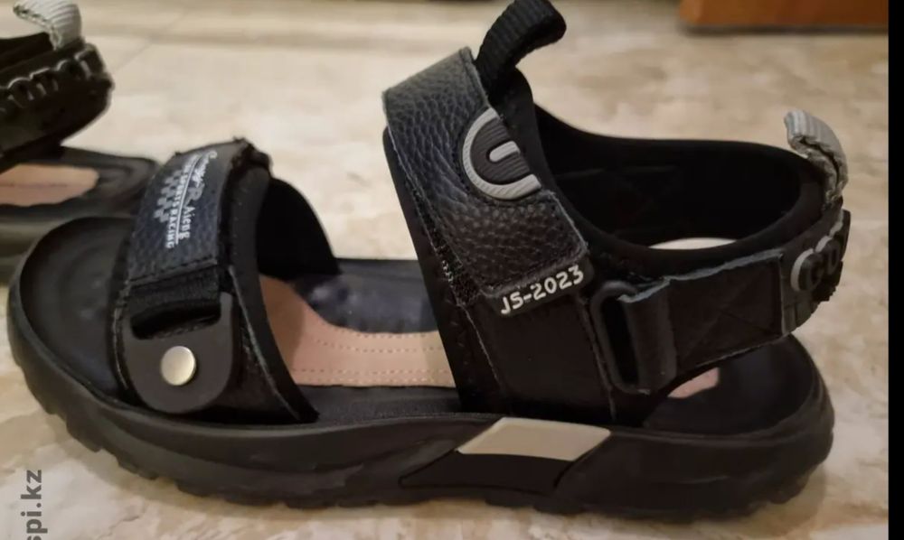 Сандалии новые 38 размер для мальчика