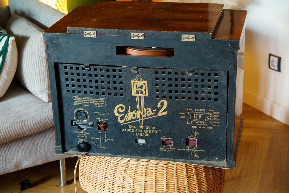 Ретро радио грамофон Естония 2, антикварно