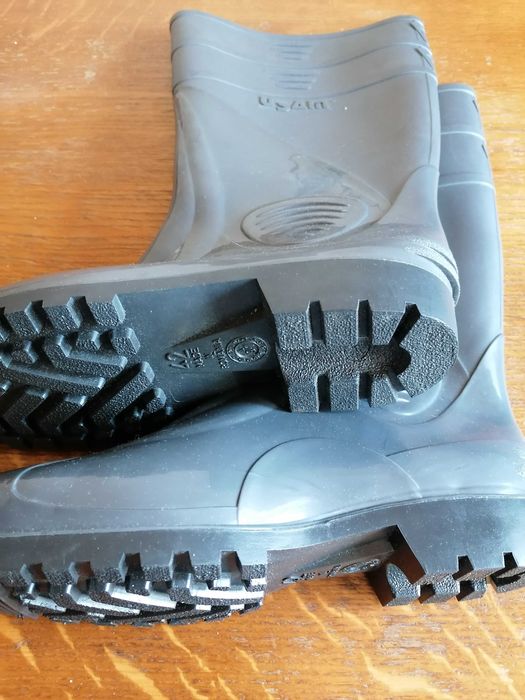 Vin Ploile, aveti nevoie de Cizme cauciuc