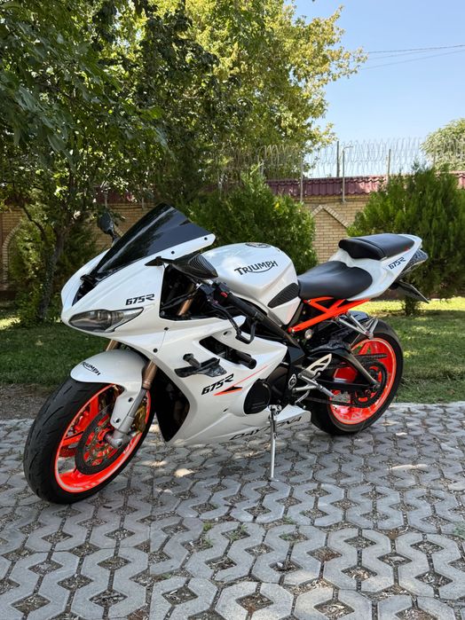 Продаётся TRIUMPH DAYTONA 675 в идеальном состоянии
