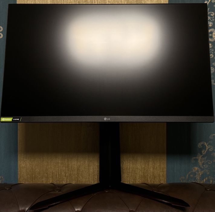 LG 27GP850-B — 27” QHD / 165–180Hz / Nano IPS / G-Sync