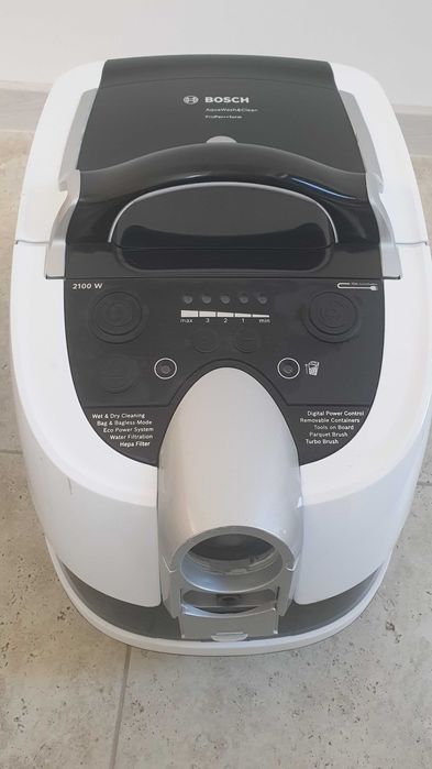 Bosch AquaWash&Clean Serie 4 2100W моюща прахосмукачка
