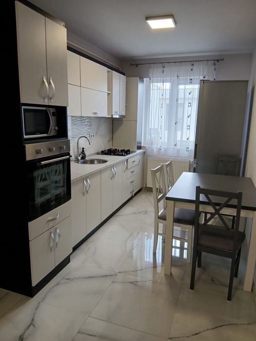 Închiriez apartament cu două camere în Florești